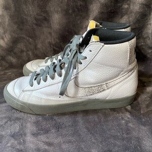 Nike Mens Blazer Mid 77 Vintage men 9